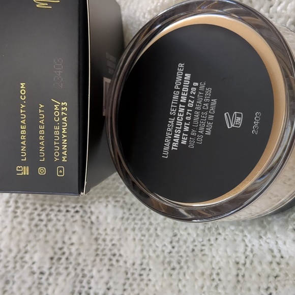 LUNAR BEAUTY LUNARVERSAL Setting Powder w/Puff in Medium, 20g/0.71oz - Picture 10 of 14